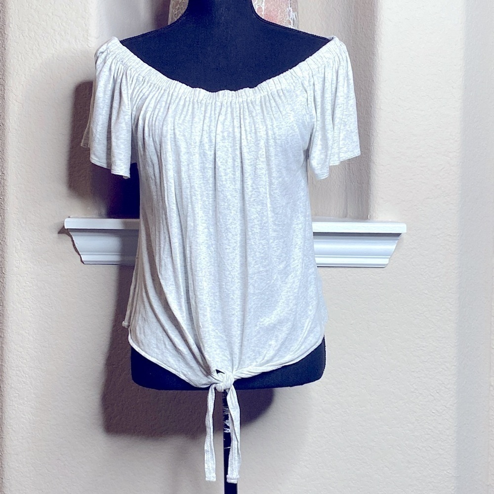 Cupcakes and Cashmere Off Shoulder Tie Front Gray Top a Size L - Picture 4 of 6